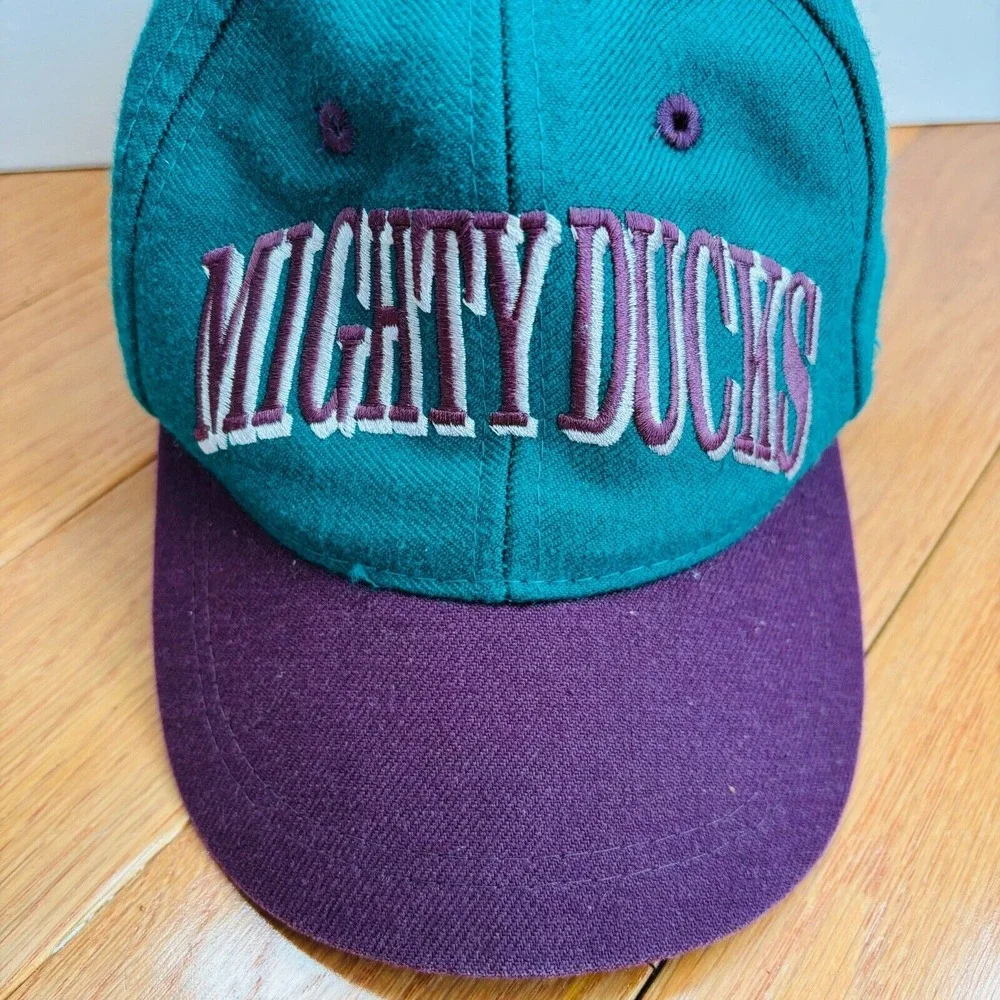 VTG The Game 90's ANAHEIM MIGHTY DUCKS Kids‎ 6 5/8 Fitted Hat NHL Spell Out Logo